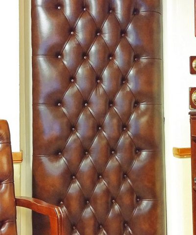 1chesterfield-english-leather-buttoned-door-panel